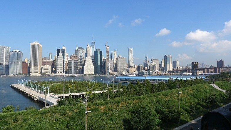 Brooklyn Bridge Park (Piers 3 and 2), Lower Manhattan and Brooklyn Bridge seen from the Brooklyn Promenade.