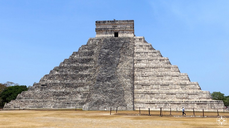 Restored and original, two different sides of the pyramid El Castillo / Temple of Kukulcan at Chichén Itzá 