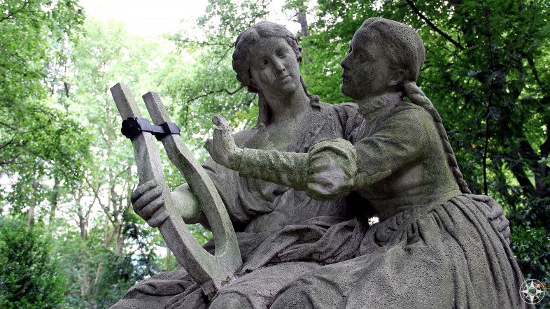Statue of lovely musical ladies in Tiergarten, Berlin.