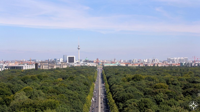 Strasse des 17. Juni cuts through Tiergarten and leads to the Brandenburger Tor, Brandenburg Gate